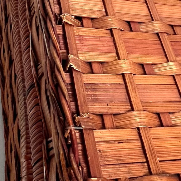 Vintage Linens and Things On the Beach Wicker Picnic Basket - Picture 8 of 16